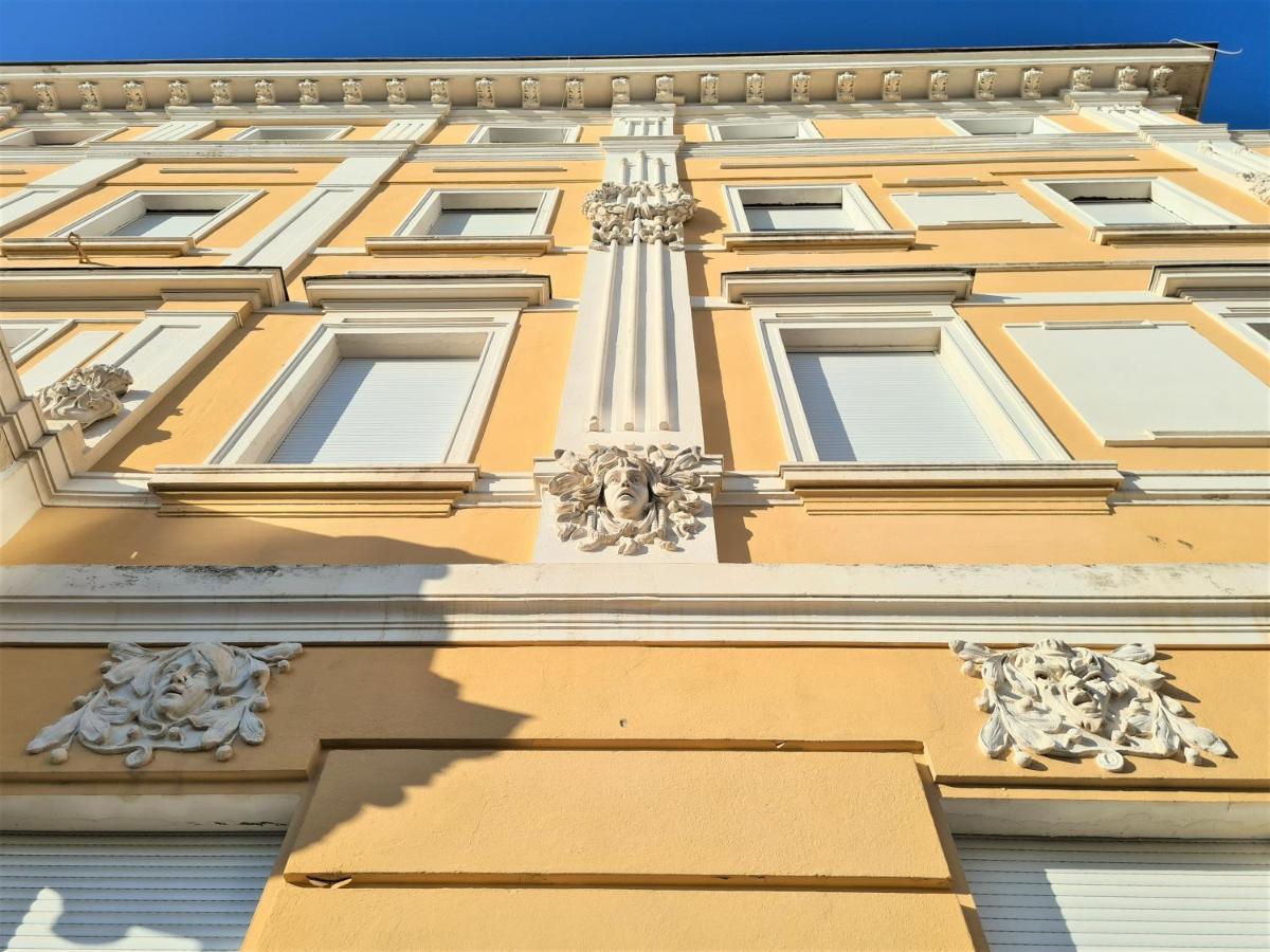 Tom'S Luxury Apartment Zadar, Branimirova Obala 外观 照片